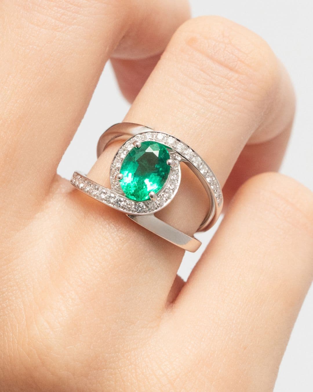 Bague de fiançailles avec émeraude de Zambie