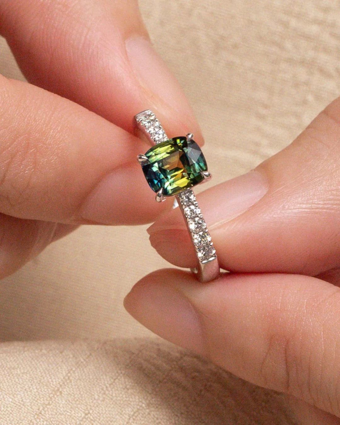 Bague d’anniversaire avec Saphir Bicolore