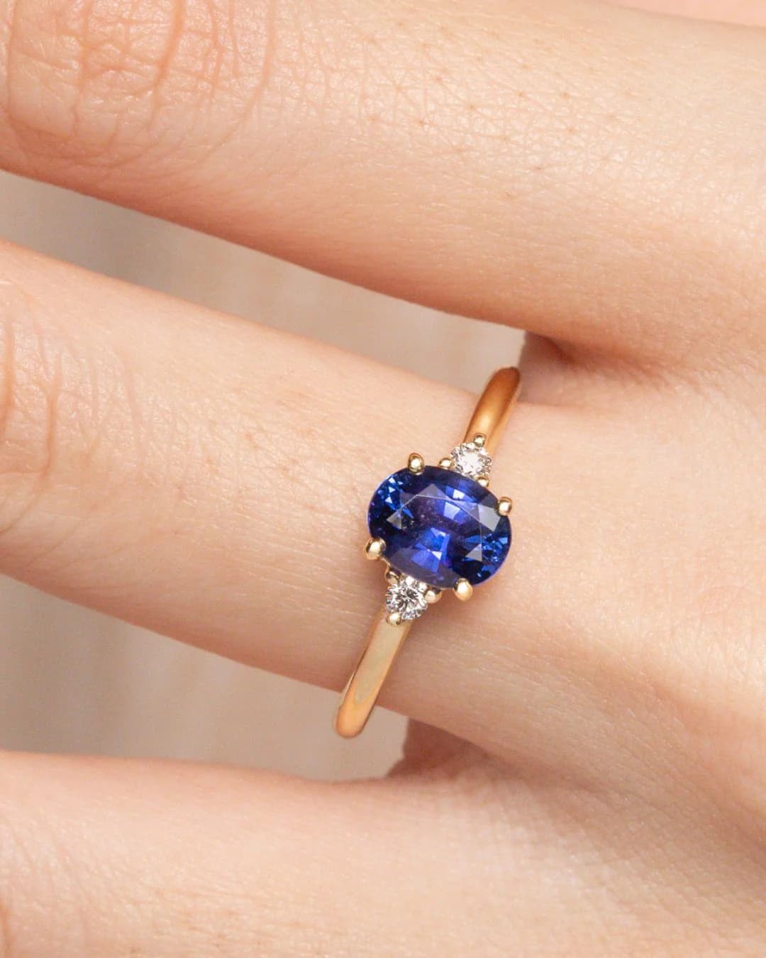 Bague d’anniversaire avec Saphir Bleu-violet