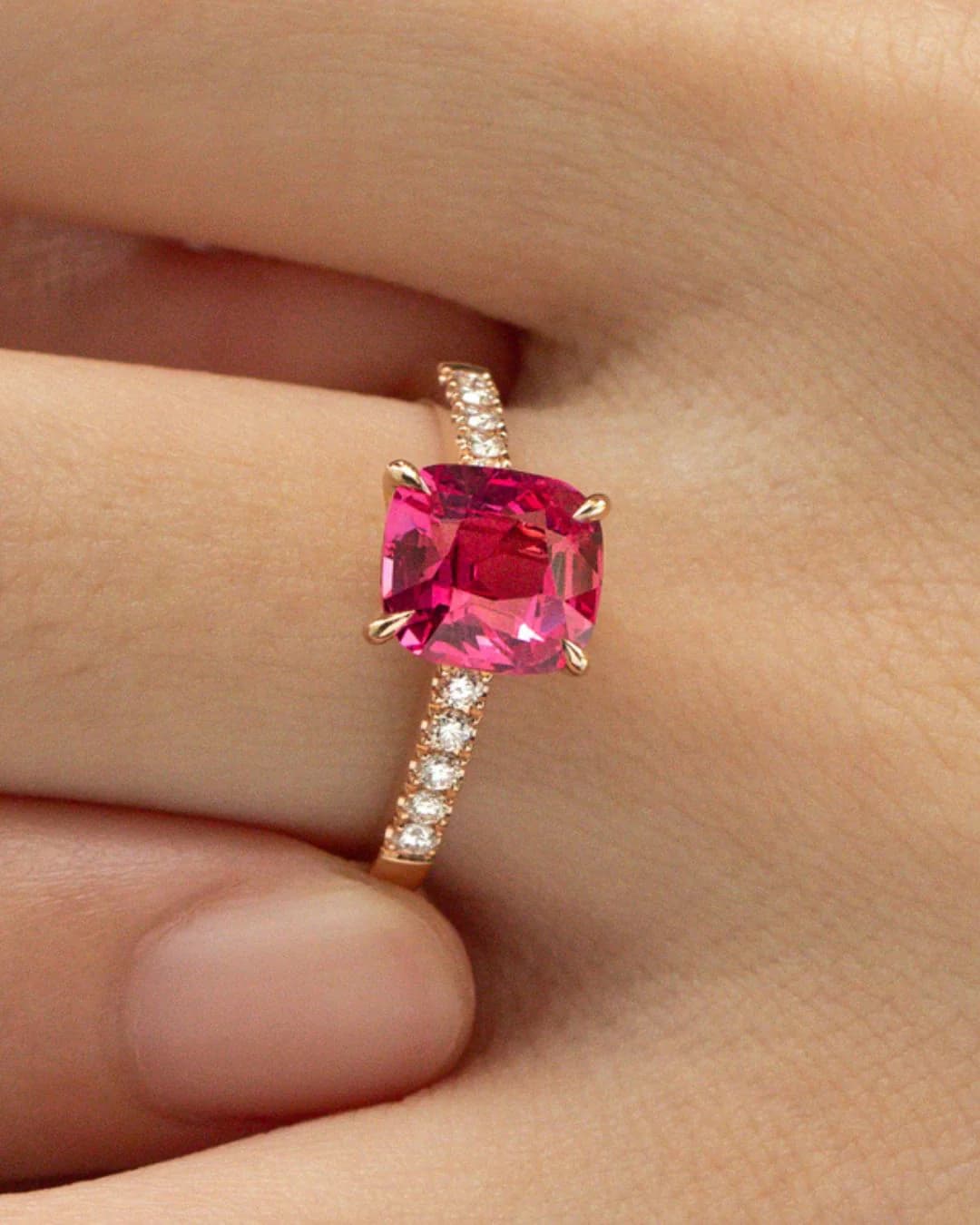 Bague d’anniversaire avec Spinelle Mahenge