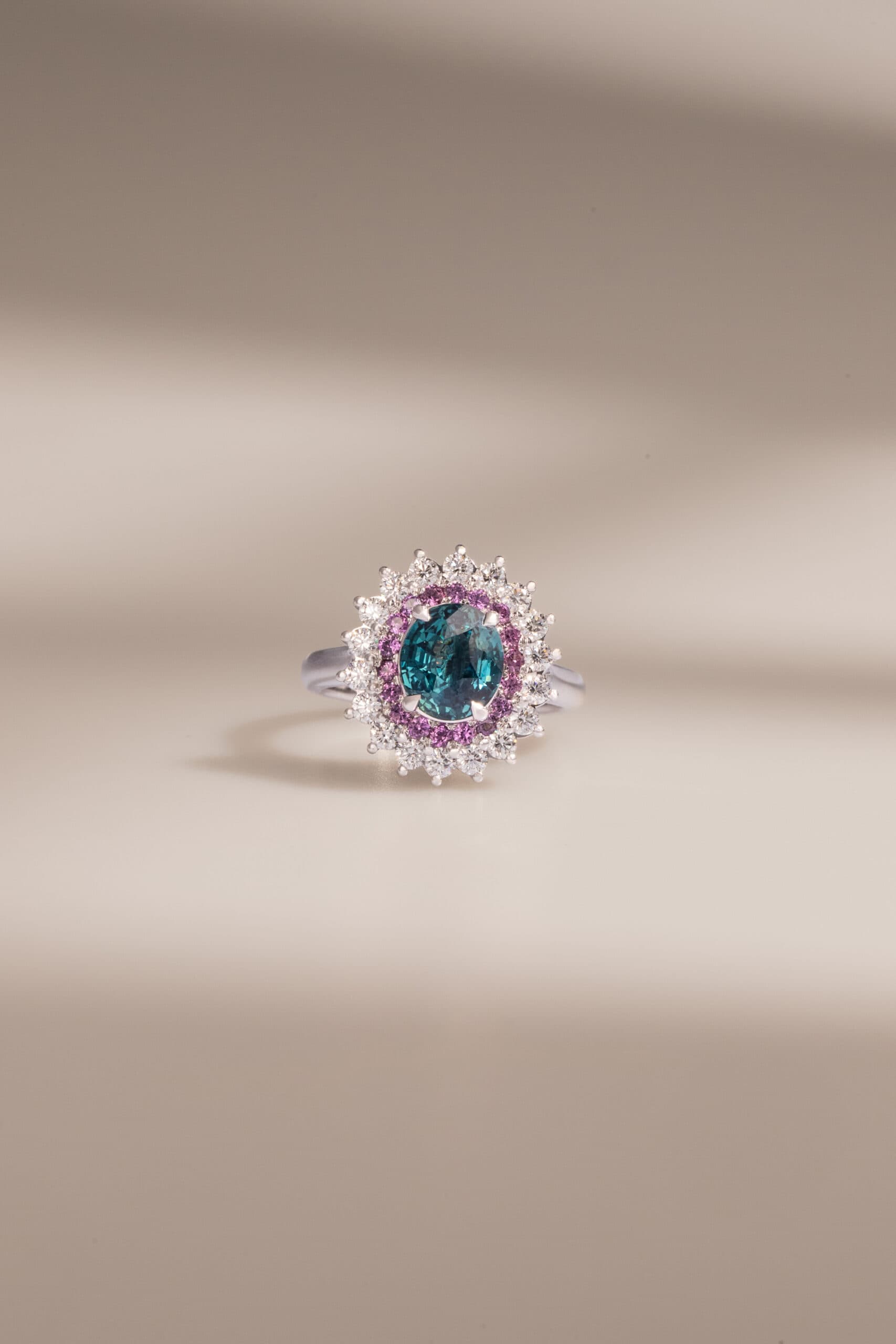 bague de fiancailles saphir teal saphirs mauves diamants