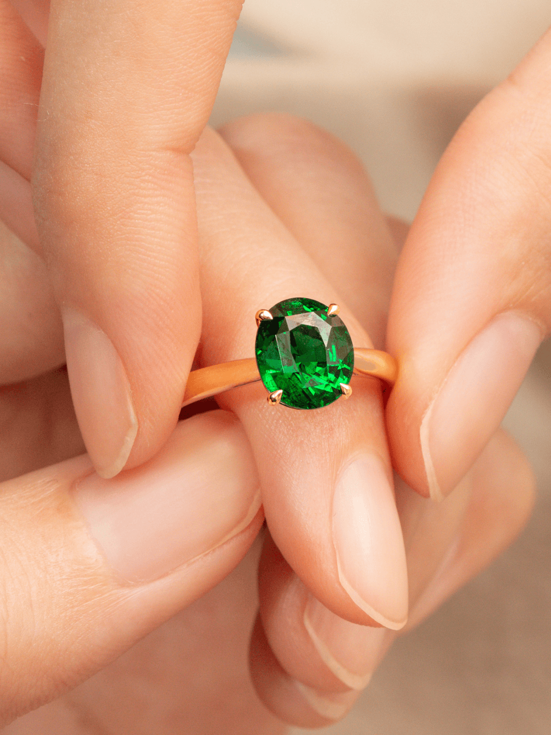 Bague d’anniversaire avec Grenat Tsavorite
