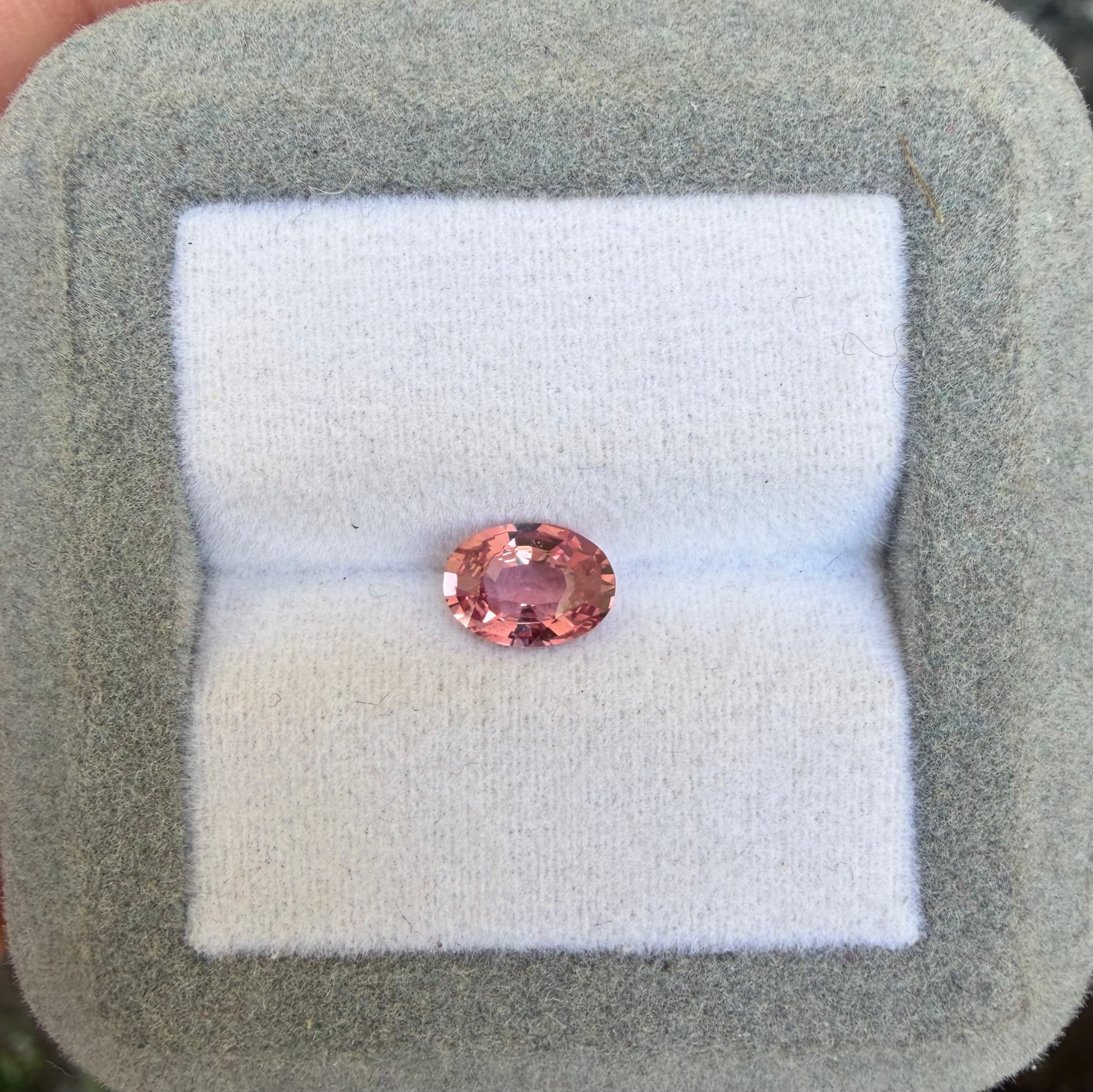 Saphir Padparadscha Ovale de 1,09ct image 2