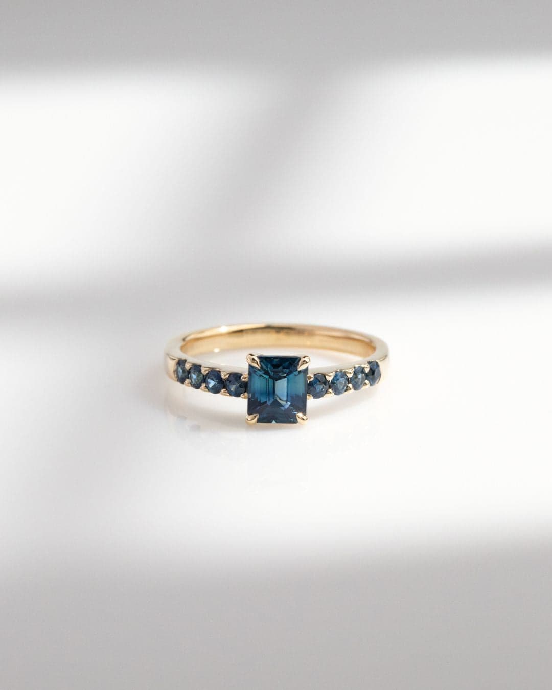 solitaire saphirs bleus verts