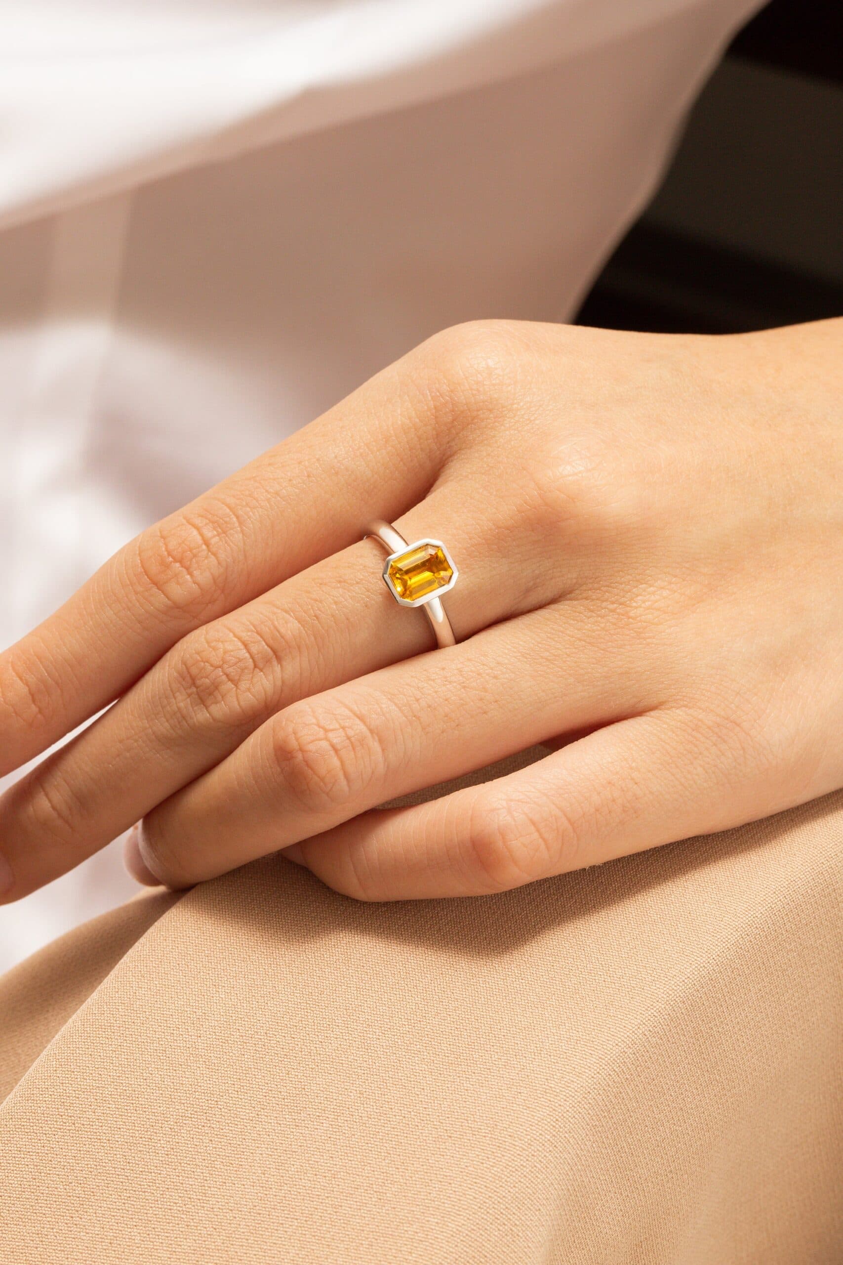 Bague de fiançailles avec Saphir Jaune