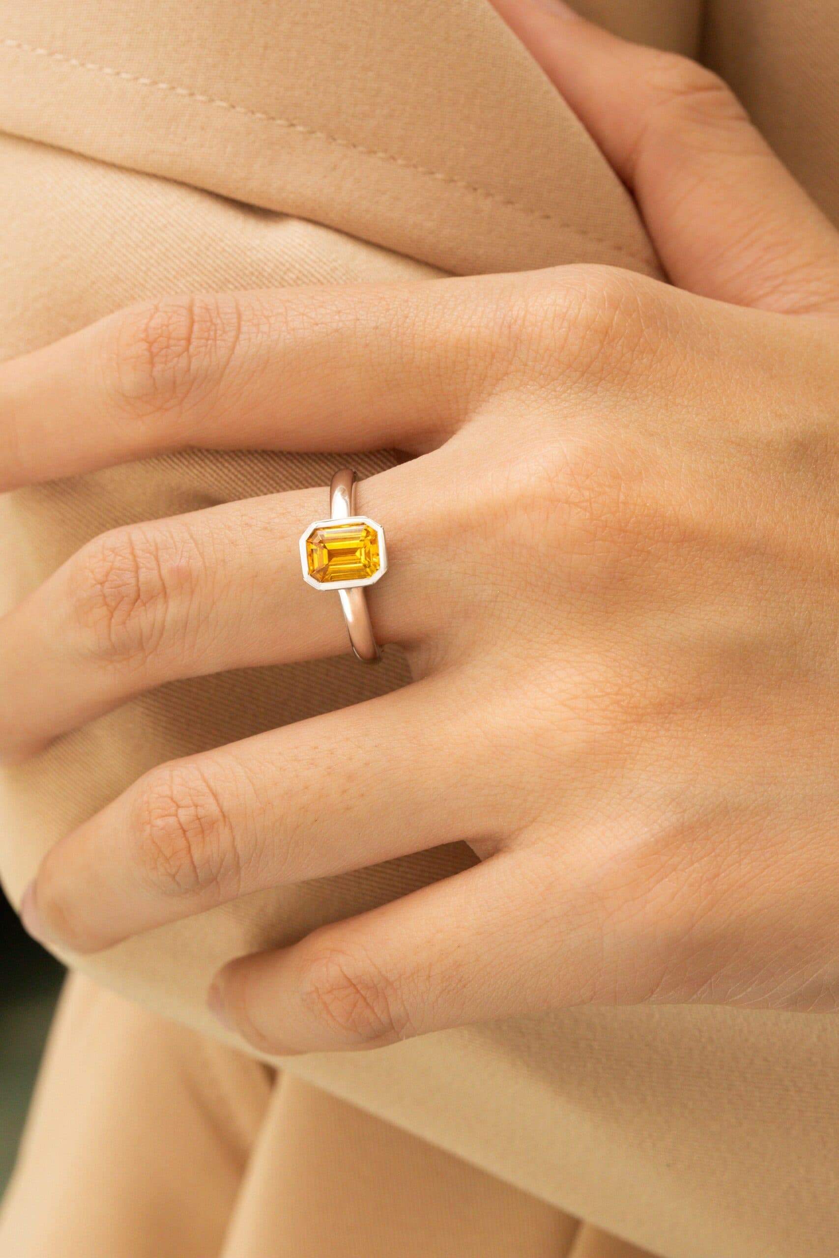 Bague de fiançailles avec Saphir Jaune