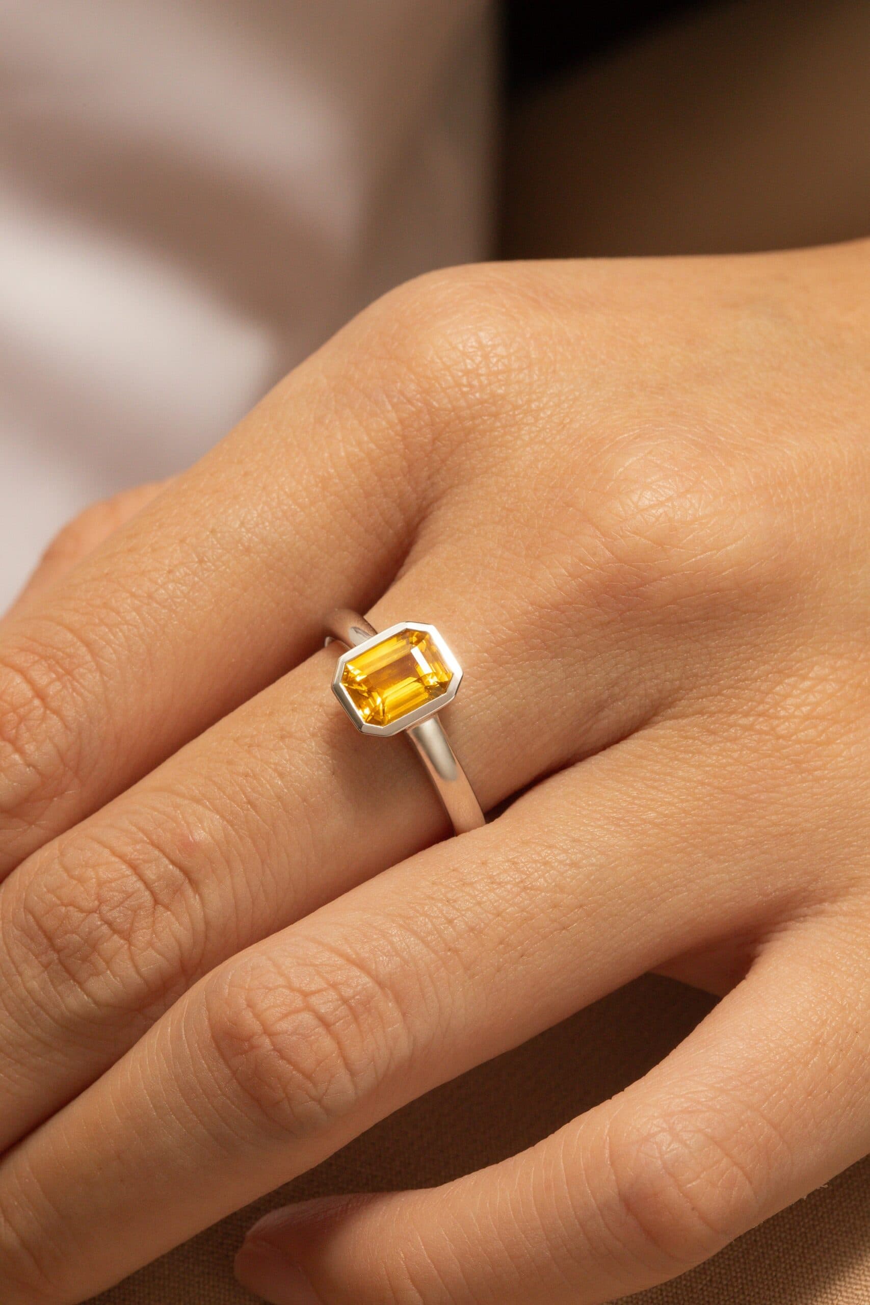 Bague de fiançailles avec Saphir Jaune