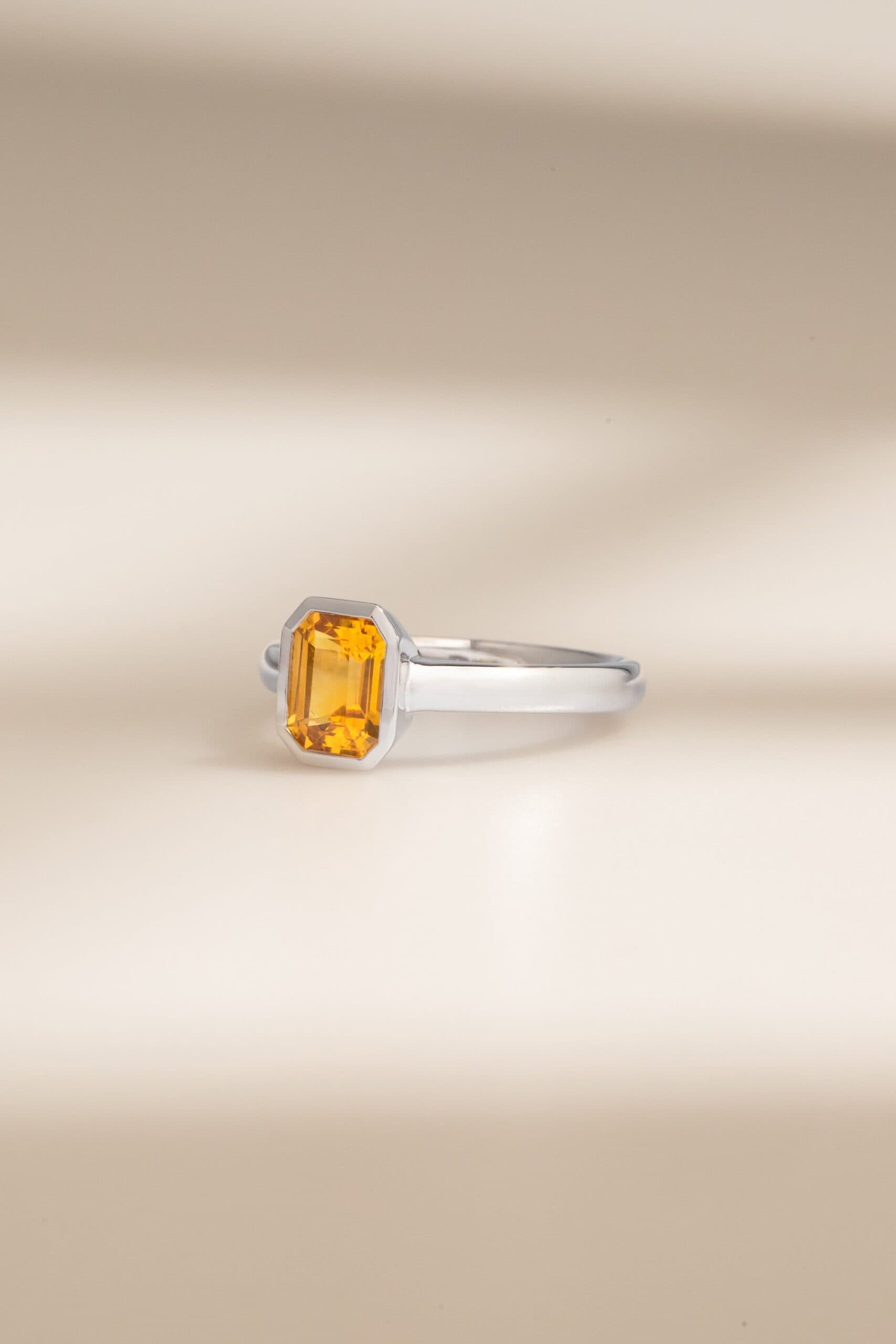 Bague de fiançailles avec Saphir Jaune