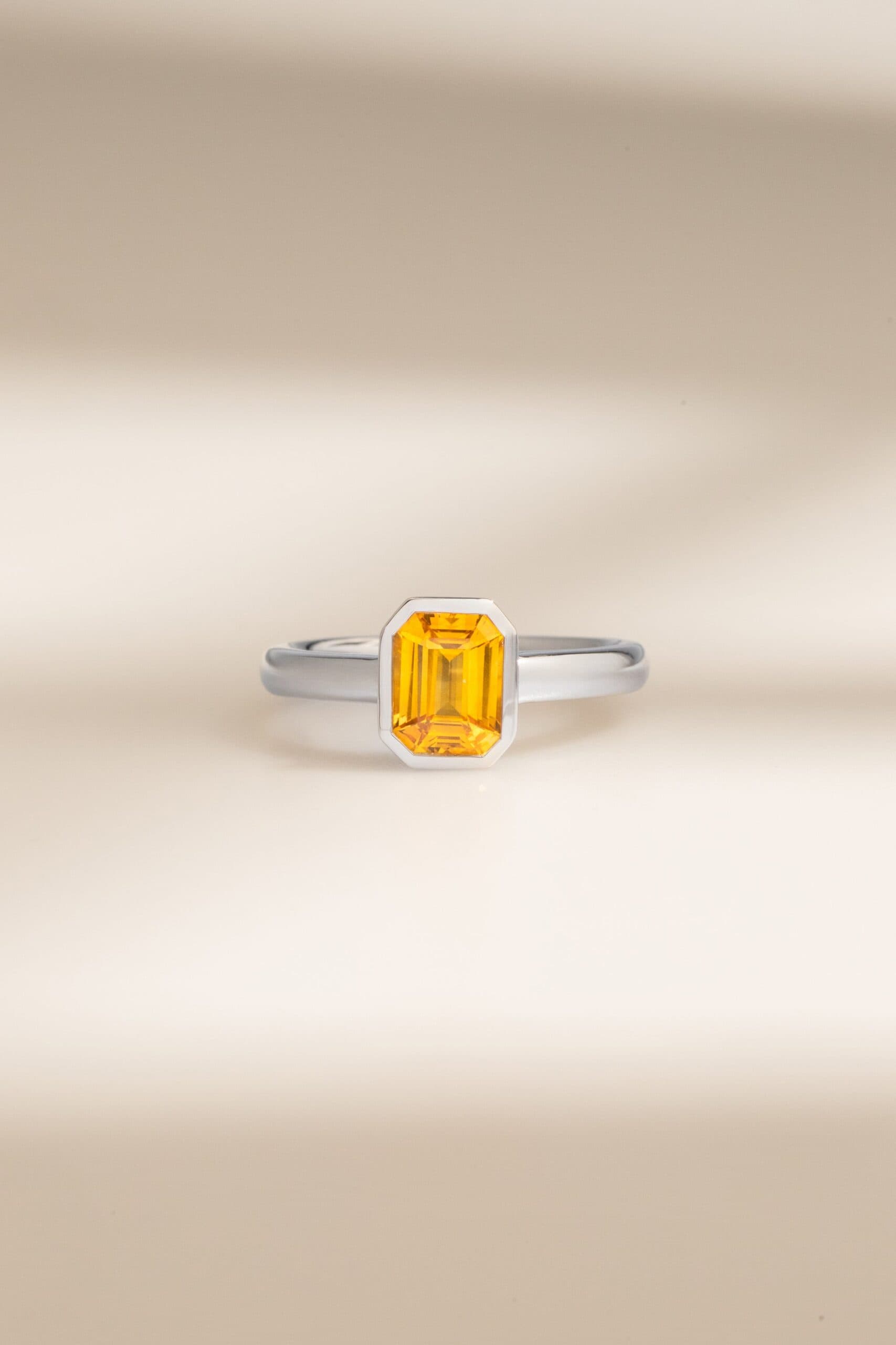 Bague de fiançailles avec Saphir Jaune