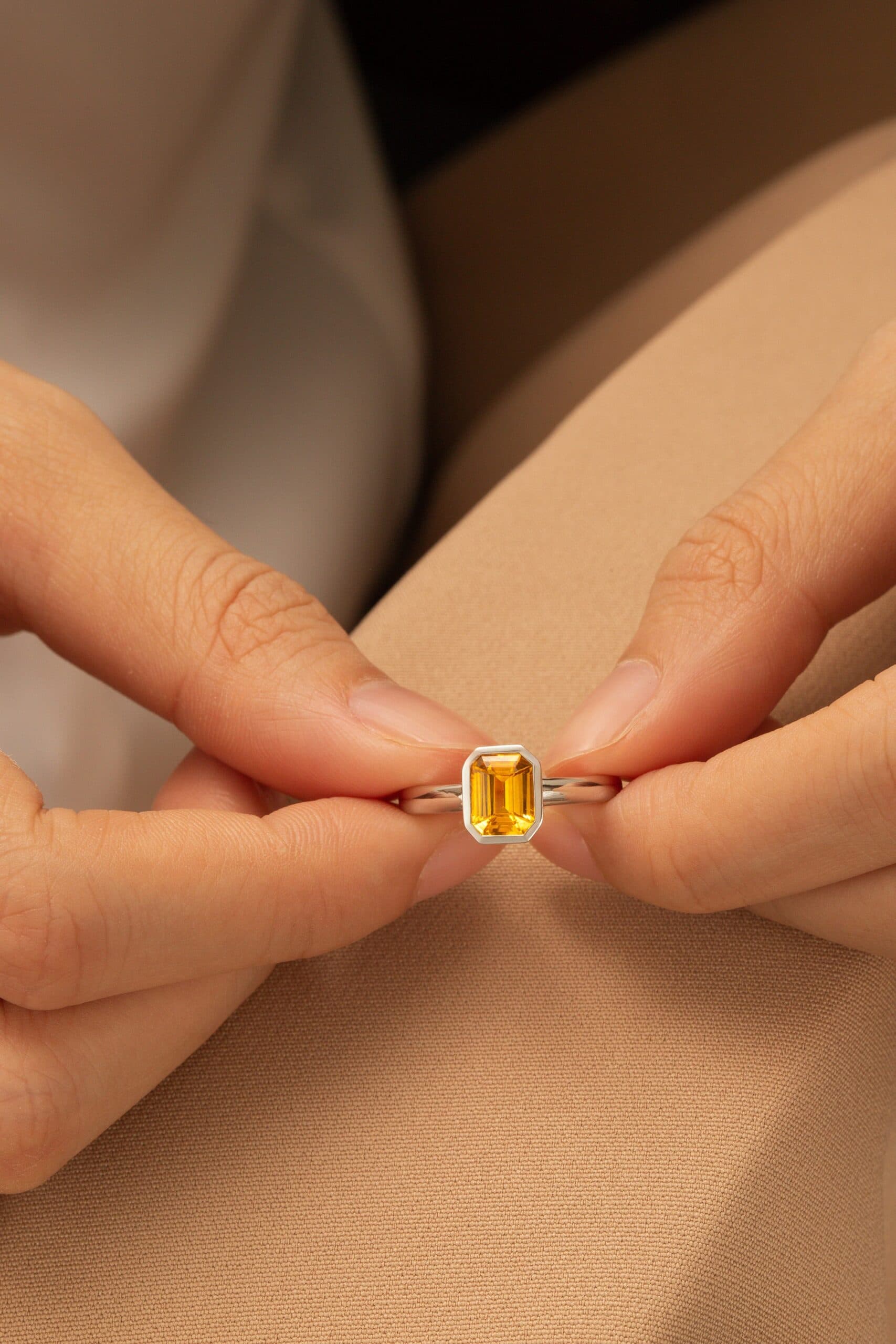Bague de fiançailles avec Saphir Jaune