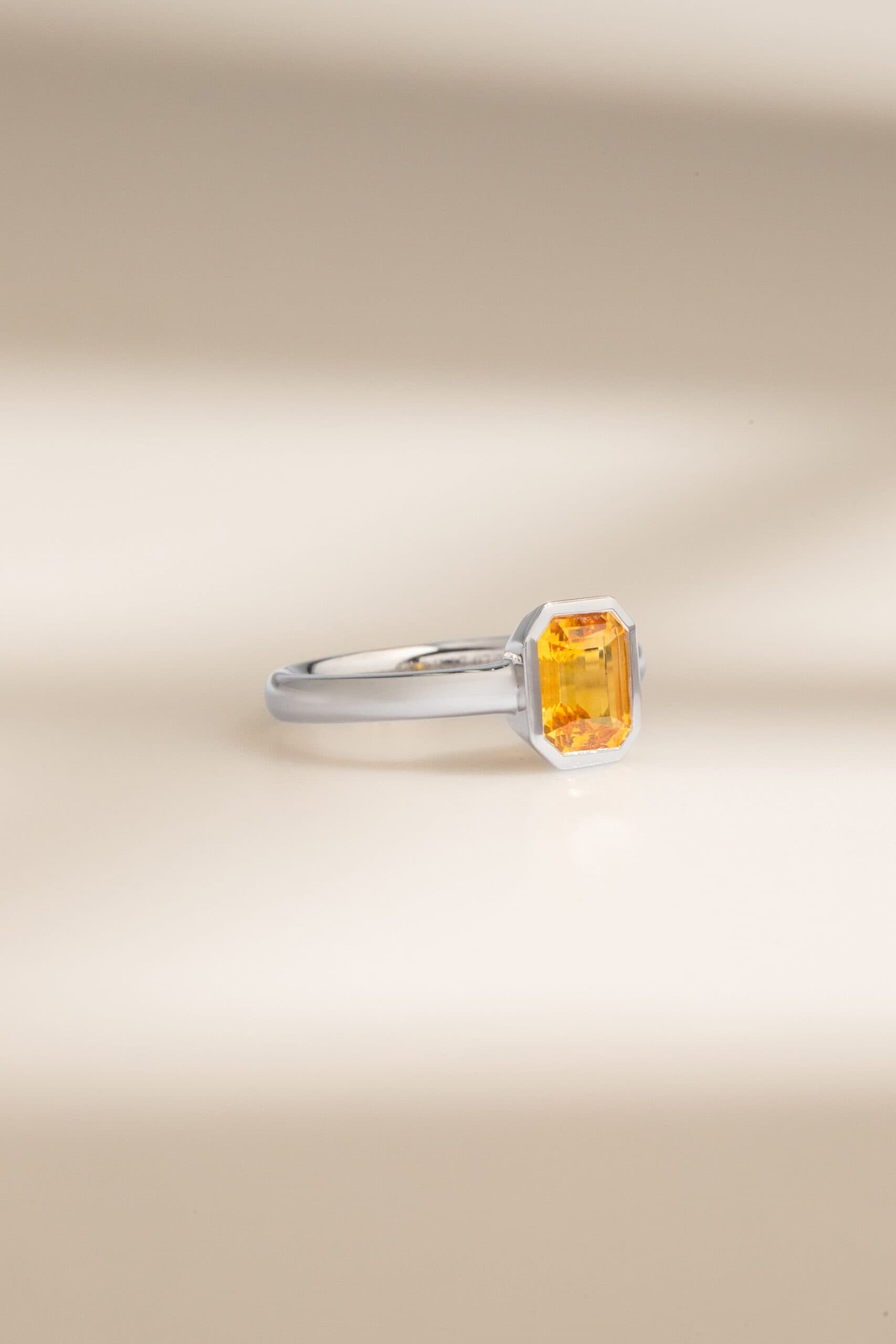 Bague de fiançailles avec Saphir Jaune