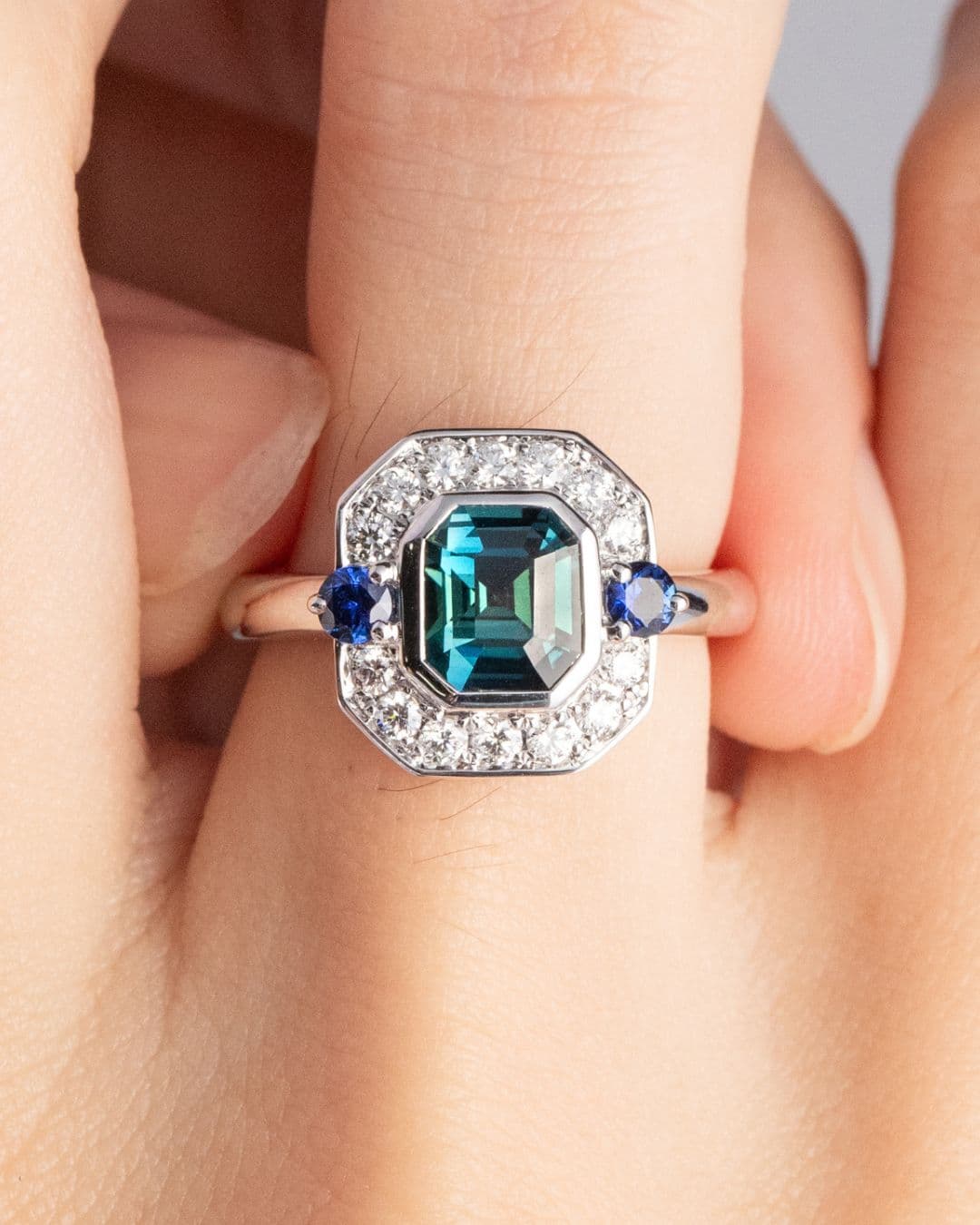 Bague de fiançailles avec saphir teal