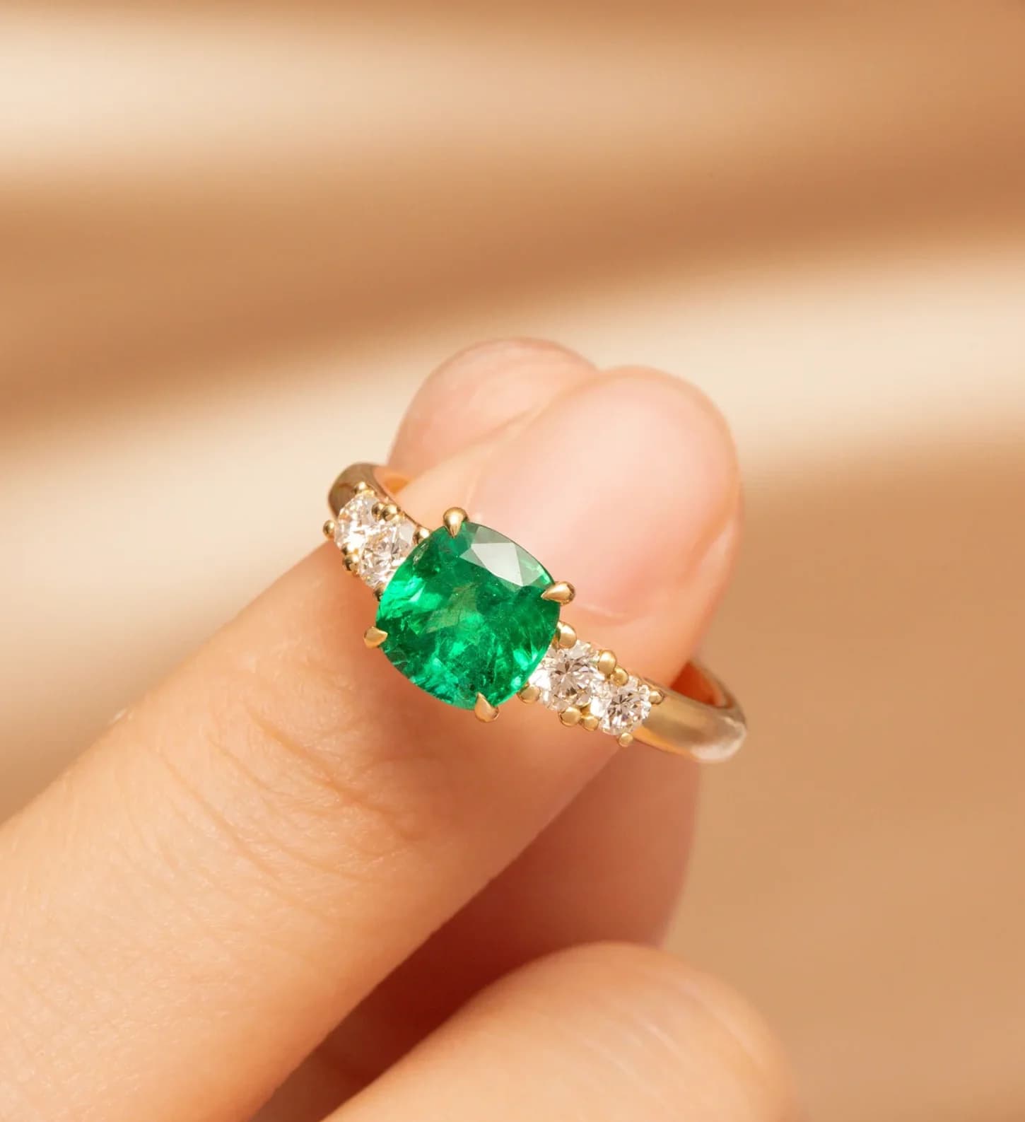 Bague de fiançailles avec Emeraude